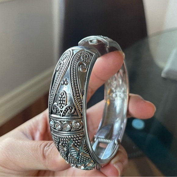 Handcraft Sliver Bracelet with the bling - Picture 2 of 10